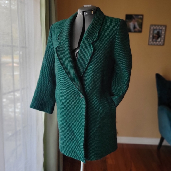Vintage Jackets & Blazers - Elegant Green Women's 100% New Wool Coat Size Medium